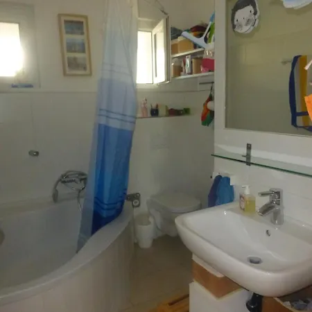 Lovely With Easy Access To Apartment