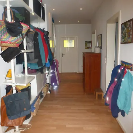 Apartment Lovely With Easy Access To