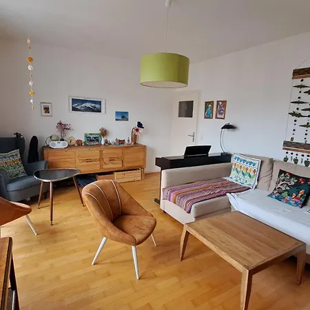Lovely With Easy Access To Apartment *